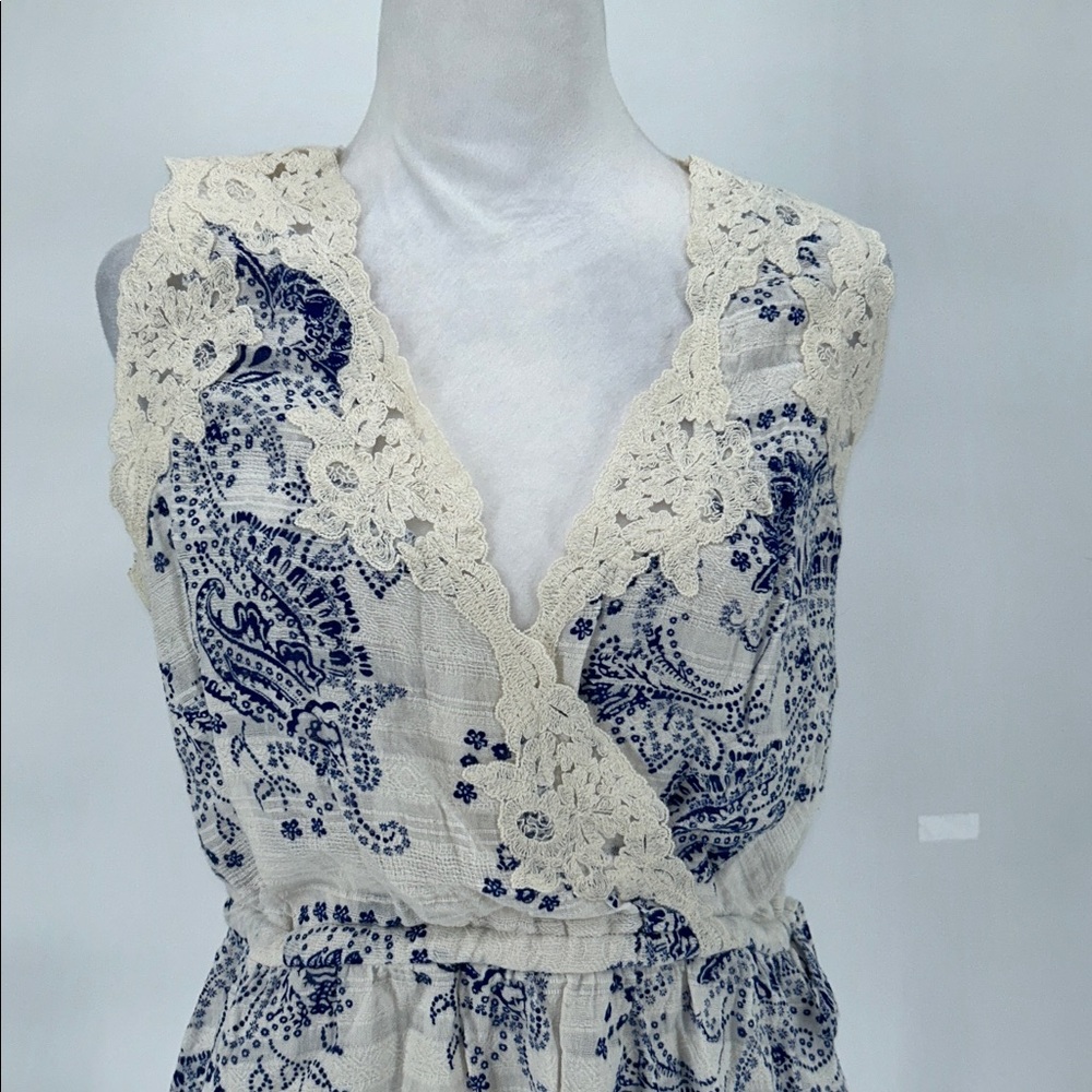 CABI Veranda Sleeveless Lace Trim Top With Drawstring Waist  Size Large - Picture 4 of 9